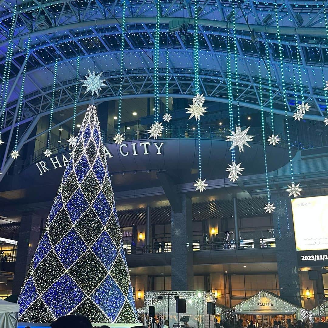 本田奈也花さんのインスタグラム写真 - (本田奈也花Instagram)「イルミネーションがとても綺麗でした😍✨ #博多駅#イルミネーション#福岡#アナウンサー#本田奈也花#ootd#fashion#anuans#uniqlo #proportion」11月19日 20時56分 - nanaka_honda