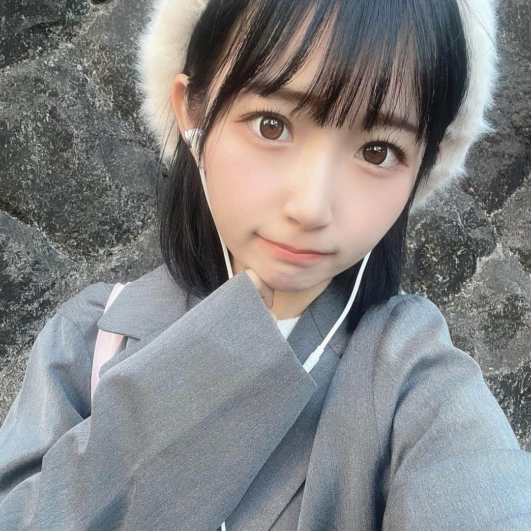 音井結衣さんのインスタグラム写真 - (音井結衣Instagram)「❄️冬の匂いがする❄️ Can't wait for Christmas? ・*:..｡o○☼*ﾟ・*:..｡o○☼*ﾟ・*:..｡ #daily #日常 #smile #応援 #ボブ #外 #outside #natural #ベレー帽 #japanesegirl  #animegirl  #instagood  #likestagram  #uwu #kawaiigirl  #kawaiifashion  #随手拍 #instadaily  #ootd #tiktok #每日穿搭 #tiktokers #tiktokjapan #costume  #jk  #自然光 #自撮り  #selfie」11月19日 20時57分 - otoi_yui_19