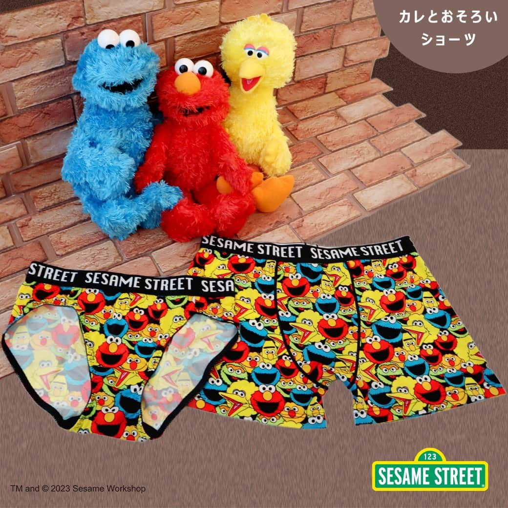 エメフィールさんのインスタグラム写真 - (エメフィールInstagram)「. 💙💛❤️SESAME STREET💙💛❤️ 『セサミストリート』とのコラボアイテムが新発売💐  エルモ、クッキーモンスター、ビッグバードなど、セサミストリートに登場する仲間たちをデザインしたPOPなショーツが発売中🍪✨  サラリとした肌触りで伸縮性のある柔らかい生地は、フィット感のあるはき心地がGOOD👍 ご家族、お友達とお揃いコーデを楽しめます💞 ----------------------------------------- セサミストリート プレーンショーツ (Sesame Street) 商品番号：1900821  セサミストリート 総柄 プレーンショーツ (Sesame Street) 商品番号：1900921  セサミストリート メンズ ボクサーショーツ (Sesame Street) 商品番号：1900828  セサミストリート 総柄 メンズ ボクサーショーツ (Sesame Street) 商品番号：1900928 -----------------------------------------  #セサミストリート #SESAMESTREET #エメフィール #aimerfeel #ランジェリーブランド #ランジェリーショップ  #お揃いコーデ #おそろ #オソロコーデ #ショーツ #プレゼントにおすすめ #誕生日プレゼント #ギフトにおすすめ #新商品 #コラボ #エルモ #クッキーモンスター #ビッグバード #カジュアル」11月19日 21時00分 - aimerfeel_official