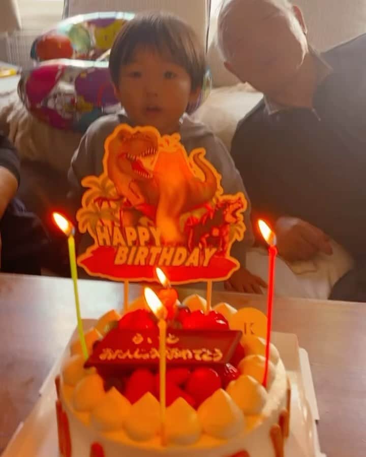 大石ほのかのインスタグラム：「11.19.らいと3歳のお誕生日おめでとう🎉 そしてまま記念日  とっても優しくて歌う事喋ることが大好きならいさん  こんなに優しくて暖かい子に大きく育ってくれてありがとう」