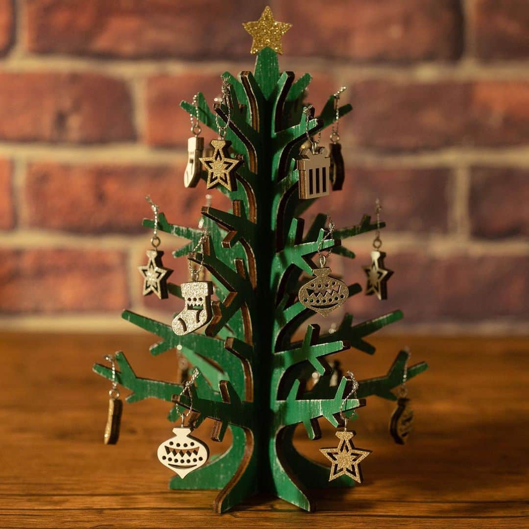 awesomestoreのインスタグラム：「ウッドのあたたかみがある卓上サイズのパネルツリー🎄 大人っぽいシックなツリーもとっても素敵ですね☺️✨ みなさんはもうゲットしましたか？  #awesomestore#オーサムストア#雑貨#暮らし#日用品#生活雑貨#プチプラ#プチプラグッズ#プチプラアイテム#雑貨好きな人と繋がりたい #雑貨好き#おしゃれ雑貨 #ユニセックスブランド #アメリカン雑貨#クリスマス#クリスマスツリー #クリスマスプレゼント #ウッドクリスマスツリー #christmas」