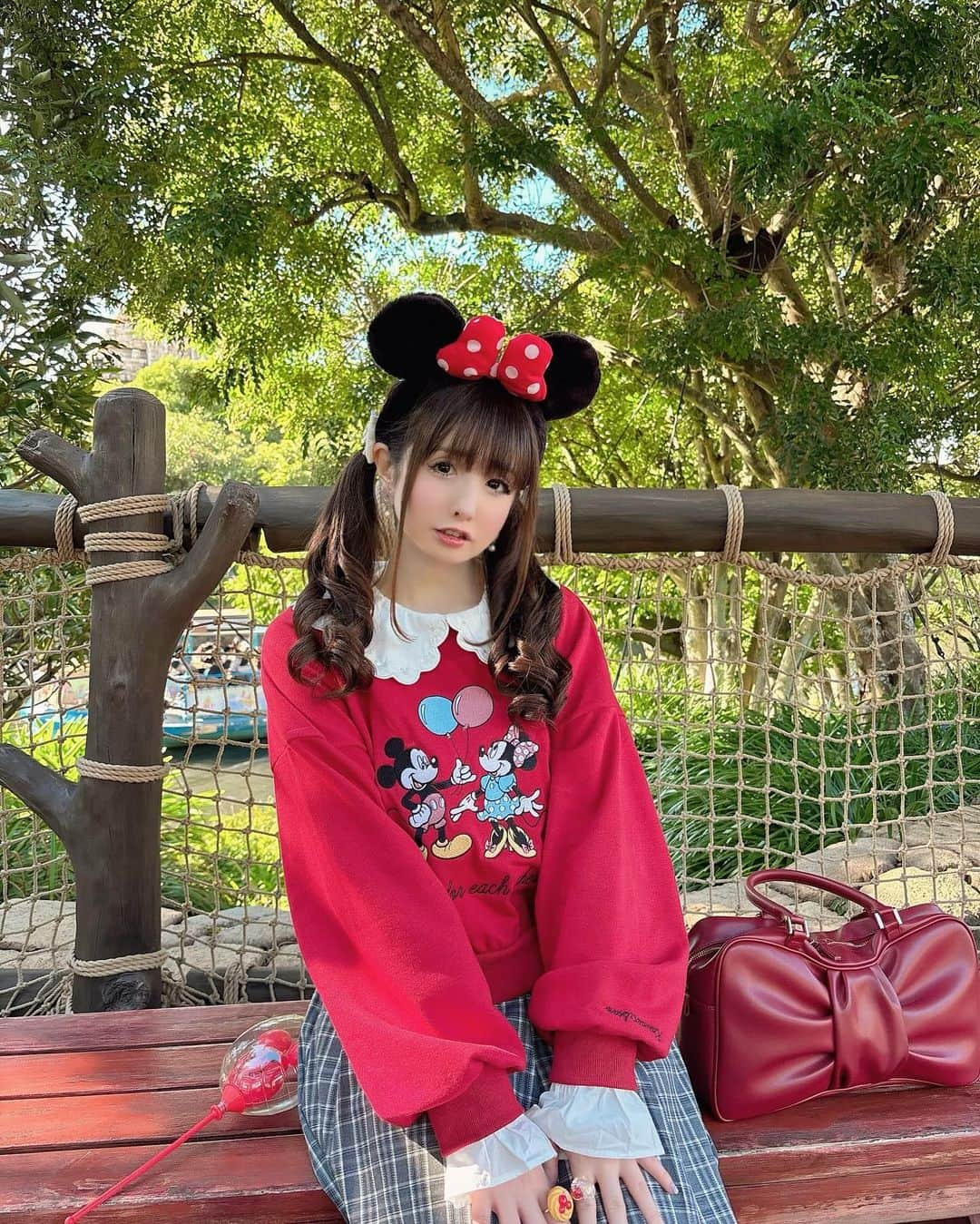 伊藤芽衣さんのインスタグラム写真 - (伊藤芽衣Instagram)「念願の… Kawaii⭐︎Starsの お洋服を着て♡ @kawaii__stars  ⁡ インスタみて お洋服の お問い合わせいただいたり、 ⁡ ご来店くださっているようで とてもうれしいです♡ ⁡ #ディズニーシー #東京ディズニーシー #ディズニーコーデ #ディズニー #disneysea #カワスタ」11月19日 21時10分 - itoumei