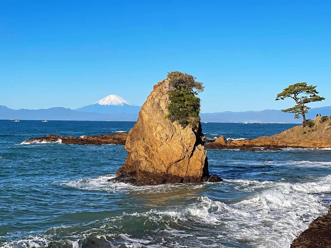 三浦瑠麗さんのインスタグラム写真 - (三浦瑠麗Instagram)「秋谷へ。大しけの海の波飛沫を浴びました。」11月19日 21時10分 - lullymiura