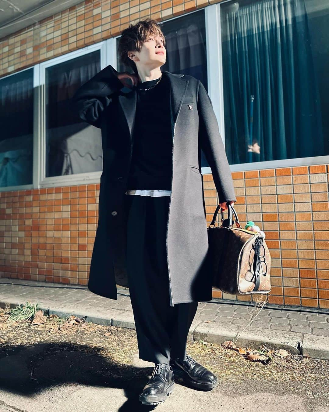 玉森裕太さんのインスタグラム写真 - (玉森裕太Instagram)「⁡ Thank you HOKKAIDO!! ⁡ coat：@louisvuitton knit：@louisvuitton pants：@commedesgarcons shoes：@tods bag：@louisvuitton accessory：@cartier ⁡ #たまコーデ #fashion」11月19日 21時03分 - yuta_tamamori_kmf2