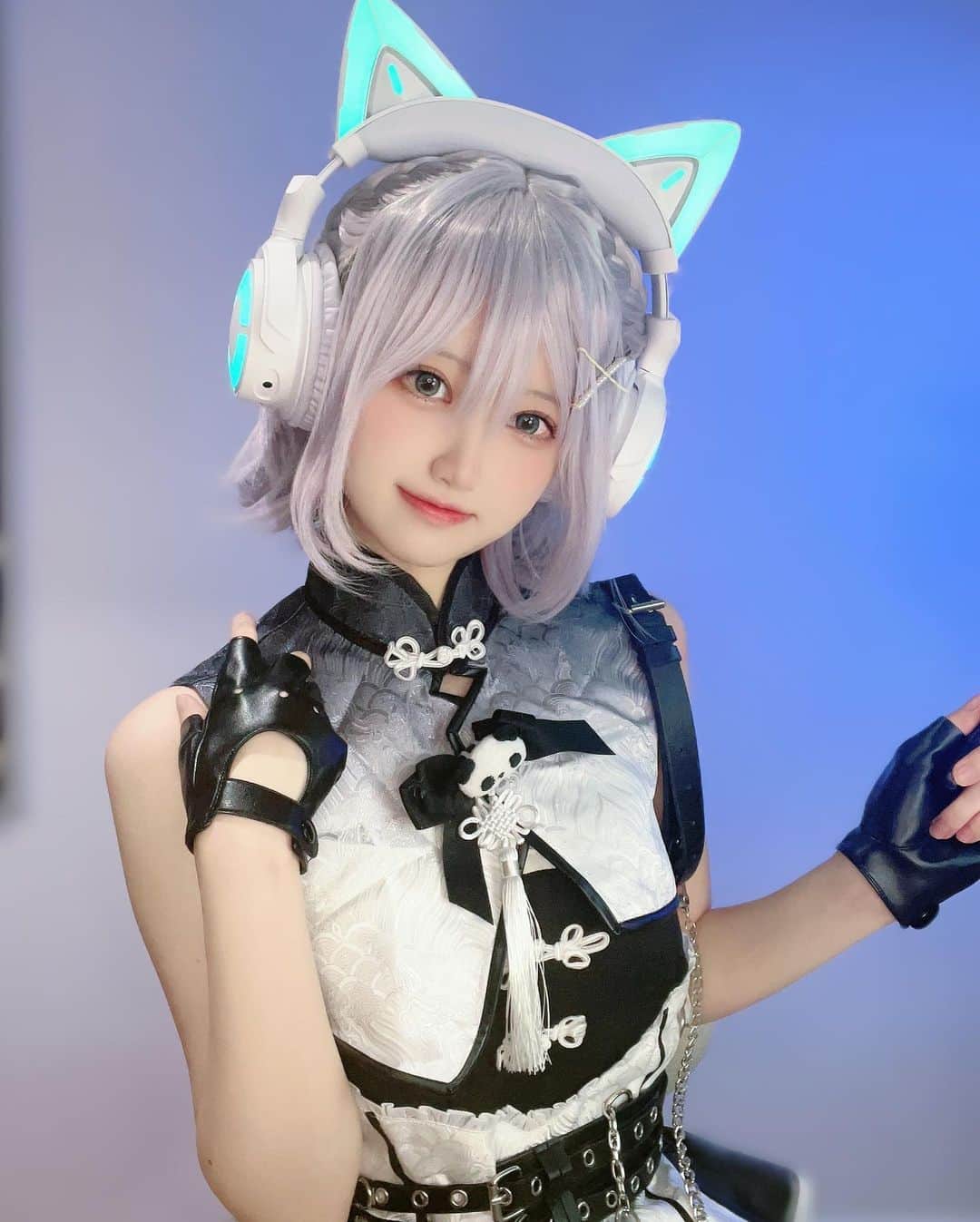 ちよのインスタグラム：「yowuさん(@yowu.chan)から光るネコミミヘッドホンいただきました！！💙  パンダのロリータ服と合わせてみたら結構いい感じ( ˃᷄˶˶̫˶˂᷅ )  #cosplay #cos  #cosplaygirl #cosplayer #角色扮演 #coser  #sefie #自拍 #自撮り #cosplayselfie #ロリータ #ロリィタ #yowu」