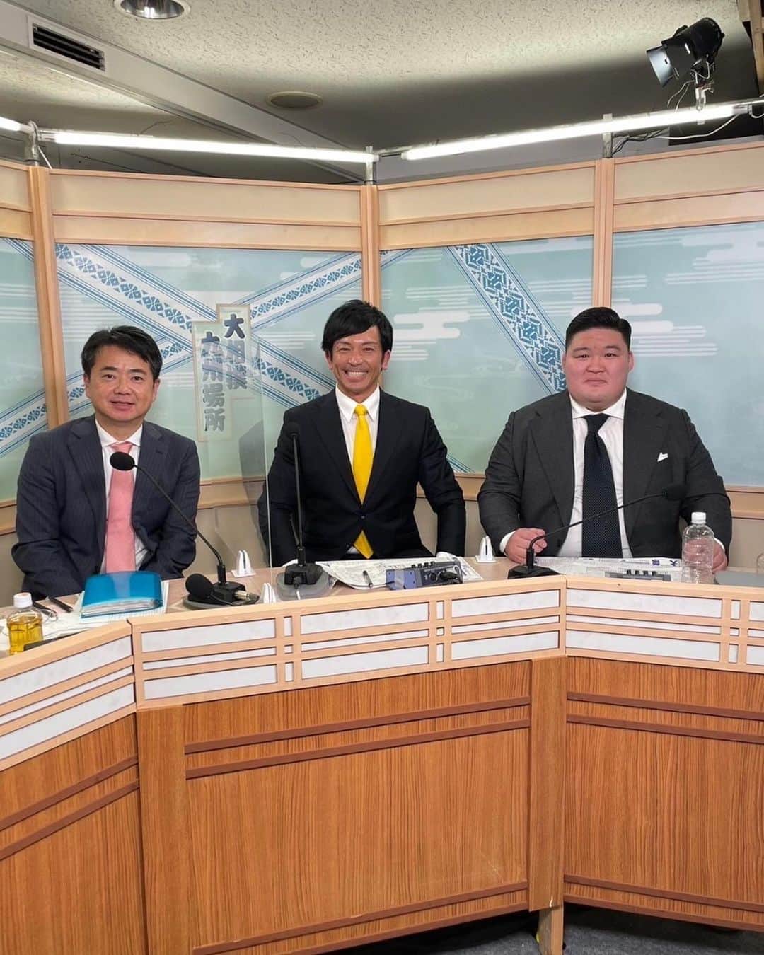 松田宣浩のインスタグラム：「大相撲ゲスト解説呼んでいただきました‼️楽しかった‼️嬉しかった‼️大相撲ファンです‼️  #NHK #大相撲 #松田宣浩」