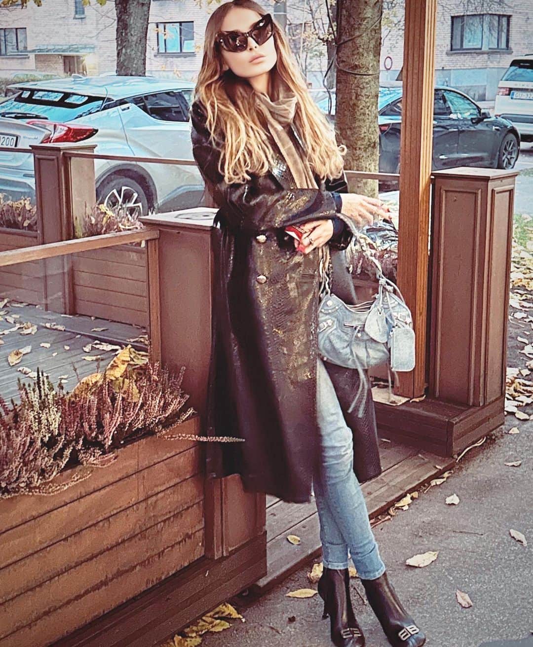 スネジャナ・オノプカさんのインスタグラム写真 - (スネジャナ・オノプカInstagram)「“I think you’re born chic. You cannot be be chic .it’s something you cannot learn “ #carineroitfeld 🖤🖤🖤」11月19日 21時08分 - snejanaonopka15