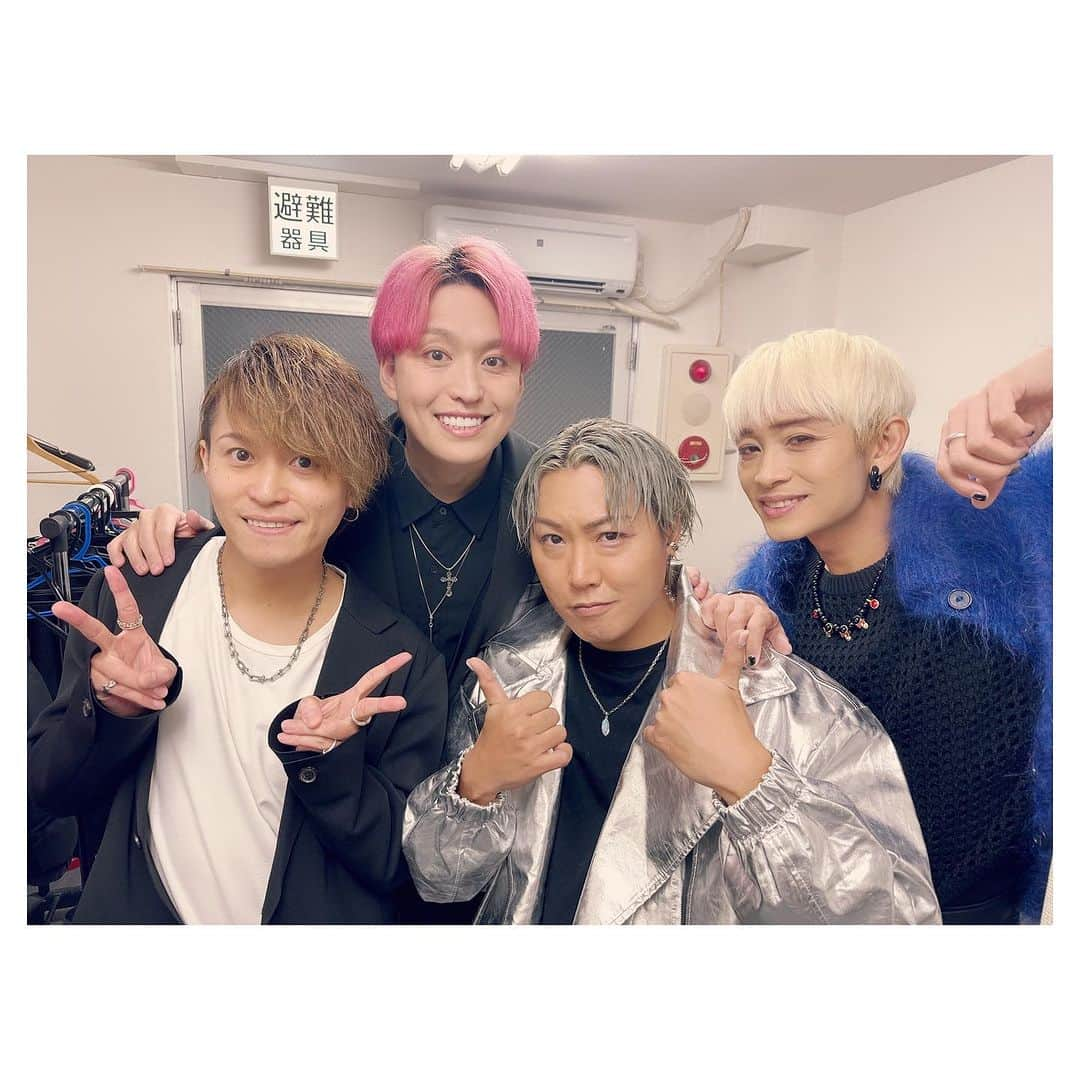 HRK（ハル）さんのインスタグラム写真 - (HRK（ハル）Instagram)「改めて、名古屋ライブありがとうございました！  それぞれのライブはもちろん、コラボもホンマに多くてめっちゃ盛り沢山で自分もめっちゃ楽しかった！！  いつもは別々で活動してるアーティストと、こんなに沢山絡むライブは初めてでした。  この面子だから出来る事をもっと突き詰めて届けたいし広げたいな！  君の応援に支えられてる  これからも一緒に歩いていこうね！！  #Trippin #名古屋 #BETRAYAL #松永一哉 #HARU #大堀治樹 #ハルスタグラム」11月19日 21時09分 - hrkharu