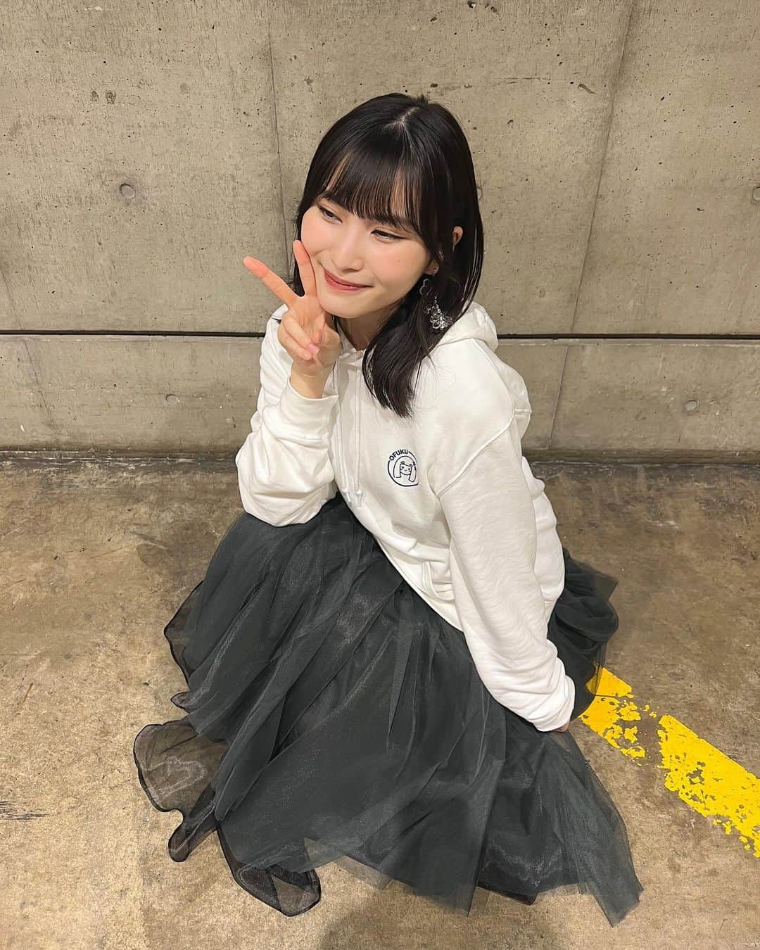 福岡聖菜さんのインスタグラム写真 - (福岡聖菜Instagram)「握手会二日間ありがとう🫶 今日はグッズのフーディーをちょっと辛口合わせ！  次は12月に会いましょうね〜  #握手会 #パーカーコーデ #せいちゃんの私服日記」11月19日 21時19分 - seina___ff