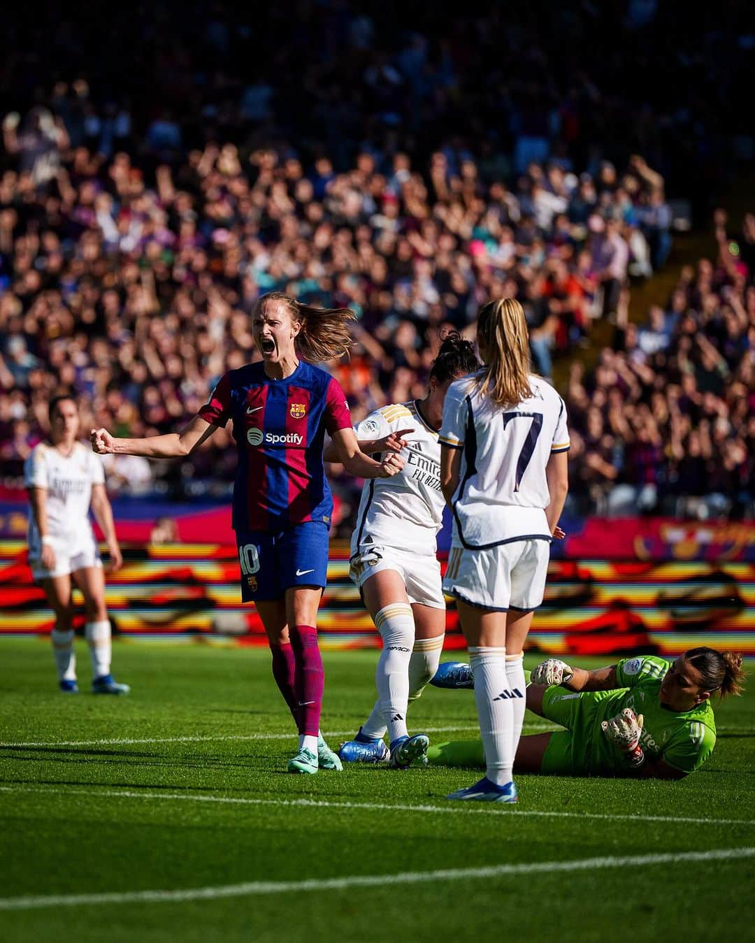 Caroline Graham Hansenのインスタグラム：「Ser del Barça és… 𝐞𝐥 𝐦𝐢𝐥𝐥𝐨𝐫 𝐪𝐮𝐞 𝐡𝐢 𝐡𝐚 💙❤️」