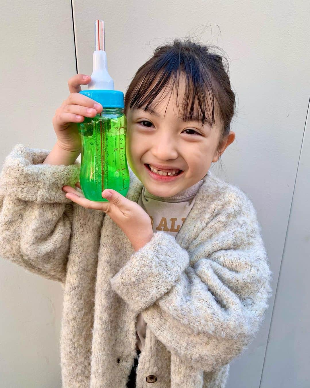 satomiさんのインスタグラム写真 - (satomiInstagram)「🍼💚💚  振替休日どこに行きたい？と聞いたら 原宿にいきたい！大きいわたあめ食べたい！ と言っていたけど やっぱりドリンクにする！ と直前で変更🫶🏻🥹  みほちゃん（わたしの妹）が 量り売りの可愛いお菓子を買ってくれたり 大満足な1日でした🍭  #8歳 #小学生 #小学2年生 #小2  #リンクコーデ  #親子リンクコーデ #淡色コーデ #プチプラコーデ  #お揃いコーデ #しまむら #dearful #terawearemu #talbyyumi #バースデイ #tinymanon #petitmain #カーディガン #カーディガンコーデ #チェックスカート #お揃いヘア #たまねぎヘア #原宿 #原宿グルメ #哺乳瓶ソーダ」11月19日 21時12分 - riina.93