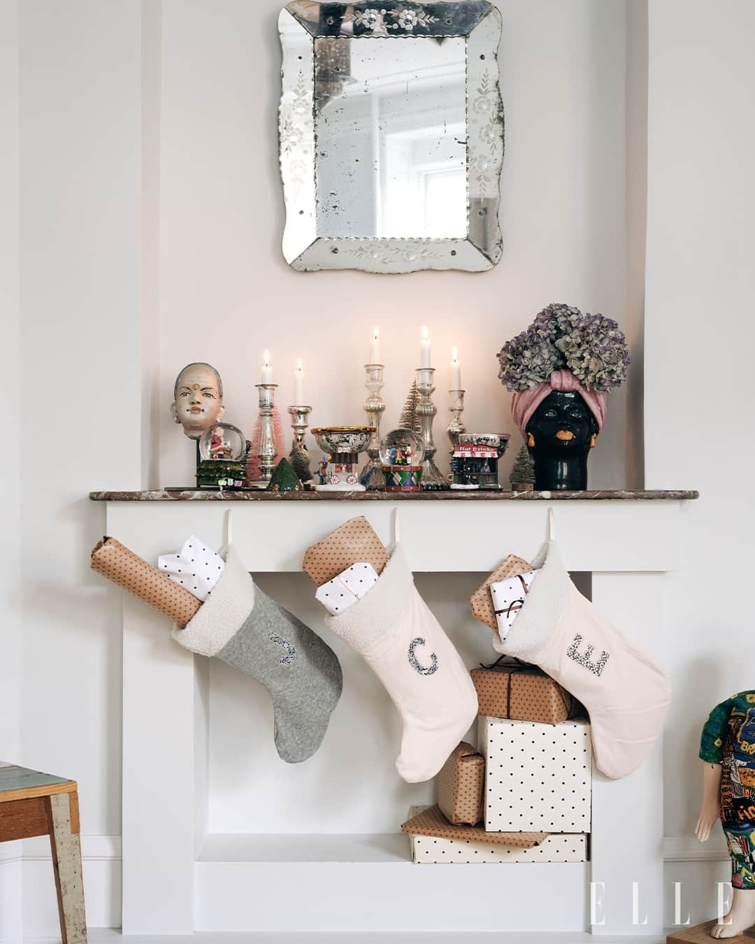 ELLE DKさんのインスタグラム写真 - (ELLE DKInstagram)「Kan du heller ikke helt vente til december med at få gang i julen derhjemme, er du ikke alene - det kribler i vores fingre efter at få hængt julepynten op. Swipe her for at kickstarte julestemningen, og få inspiration til årets pynt.⁠ ⁠ Foto: @chrisopandertonnesen og @marielouisemunkegaard」11月19日 21時20分 - elledanmark