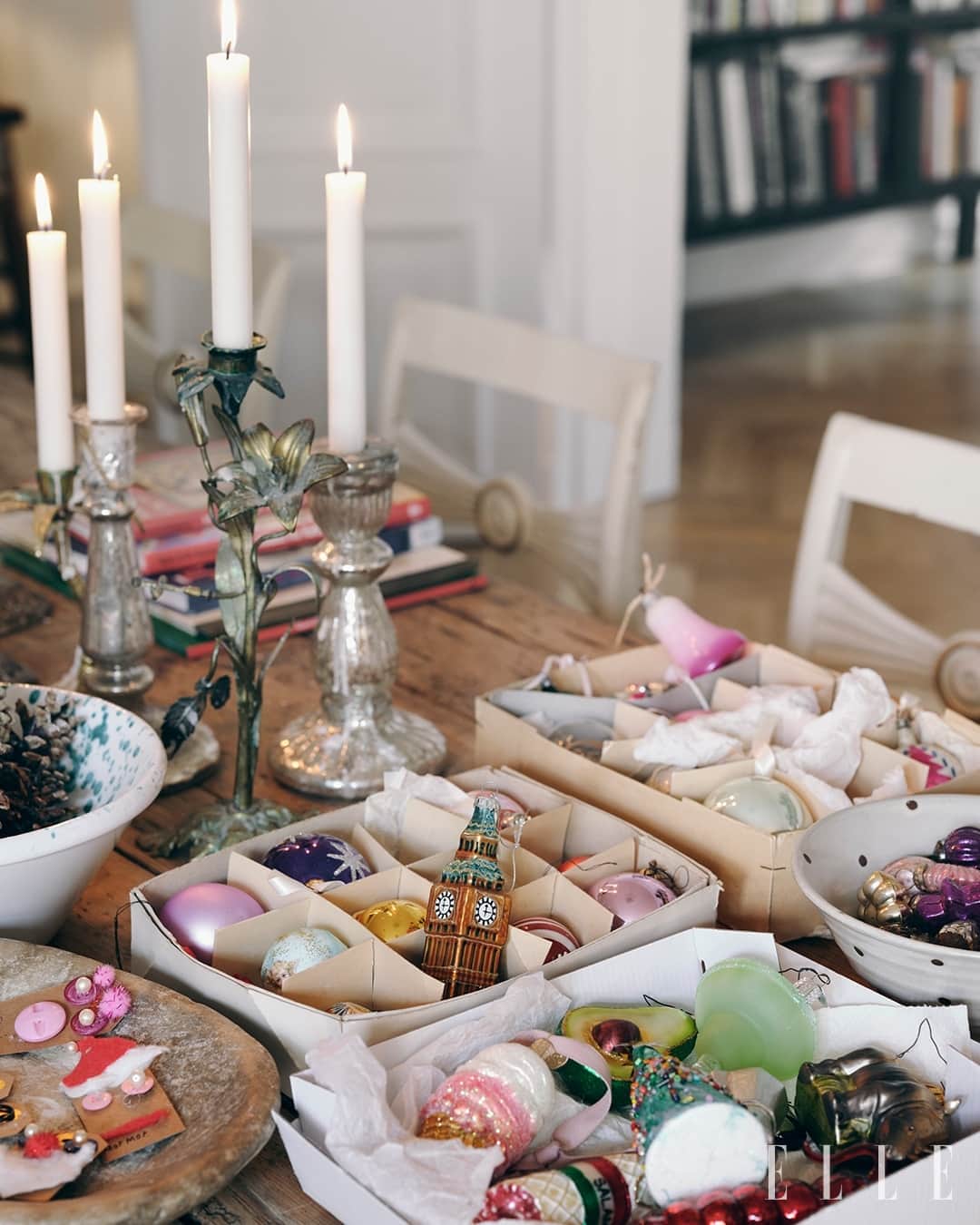 ELLE DKさんのインスタグラム写真 - (ELLE DKInstagram)「Kan du heller ikke helt vente til december med at få gang i julen derhjemme, er du ikke alene - det kribler i vores fingre efter at få hængt julepynten op. Swipe her for at kickstarte julestemningen, og få inspiration til årets pynt.⁠ ⁠ Foto: @chrisopandertonnesen og @marielouisemunkegaard」11月19日 21時20分 - elledanmark