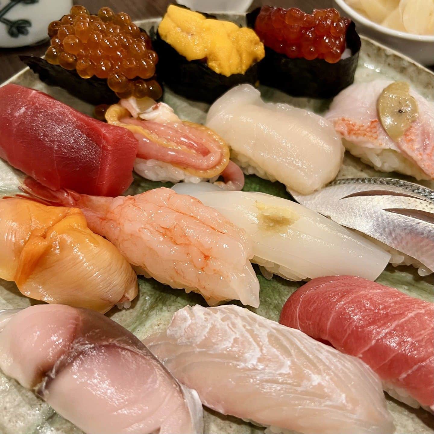 柳家三之助さんのインスタグラム写真 - (柳家三之助Instagram)「「目眩のするような美味しいお寿司」を生成させたがまだ実物の足下にも及ばないので、AIはもっと先輩にいろいろご馳走になった方がいいと思った。 #札幌」11月19日 21時15分 - sannosuke