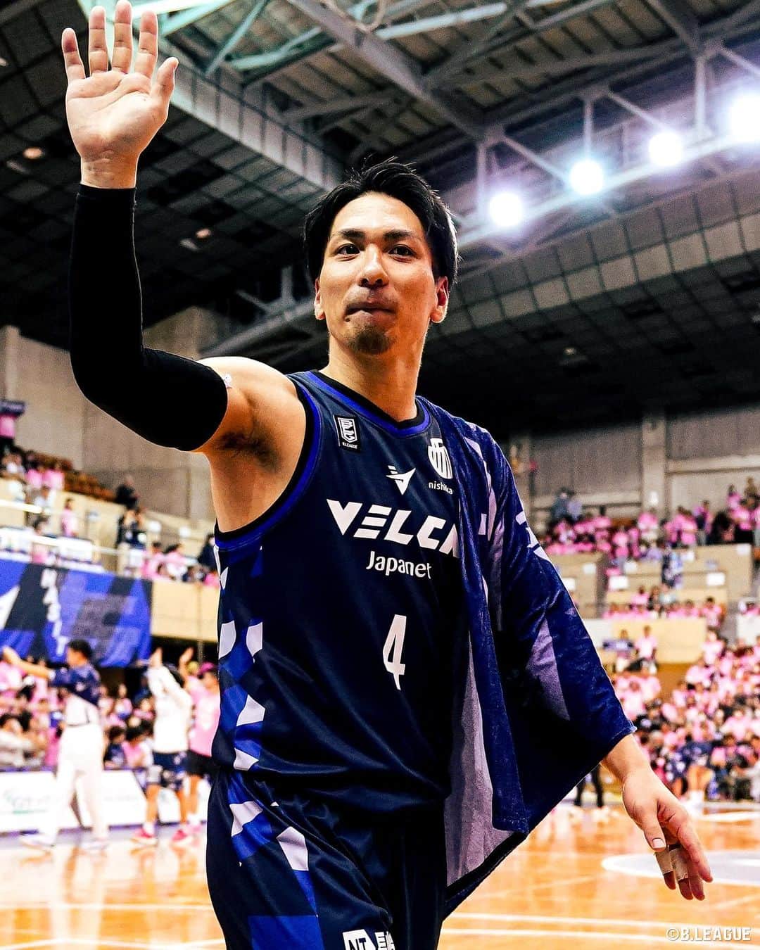 B.LEAGUEさんのインスタグラム写真 - (B.LEAGUEInstagram)「🗳オールスター総選挙開催中🗳  今回の #Bリーグオールスター の開催地は沖縄🌺 地元・沖縄出身の選手をチェック！  琉球#14 #岸本隆一 群馬#16 #並里成 三遠#32 #山内盛久 島根#13 #津山尚大 長崎#4 #狩俣昌也 広島#5 #アイザイアマーフィー 熊本#75 #神里和 青森#12 #池田祐一  「B.LEAGUE ALL-STAR GAME WEEKEND 2024 IN OKINAWA」  #Bリーグ」11月19日 21時18分 - b.league_official