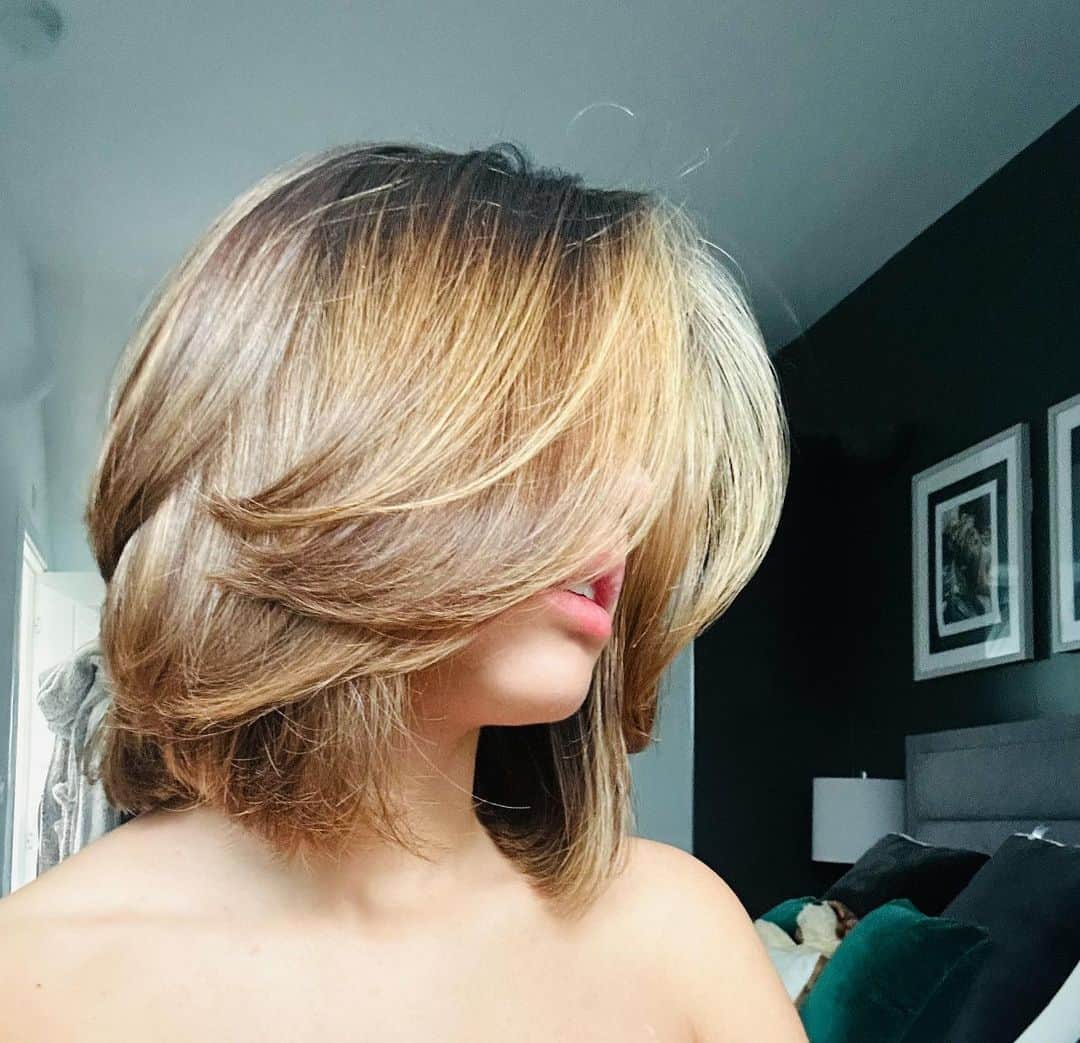 ジョージア・メイ・フットのインスタグラム：「Just want to take a moment for @natalieaustonhair and the hair she has given me.   Also thank god for years of watching my hair being done to be able to recreate at home 😂」