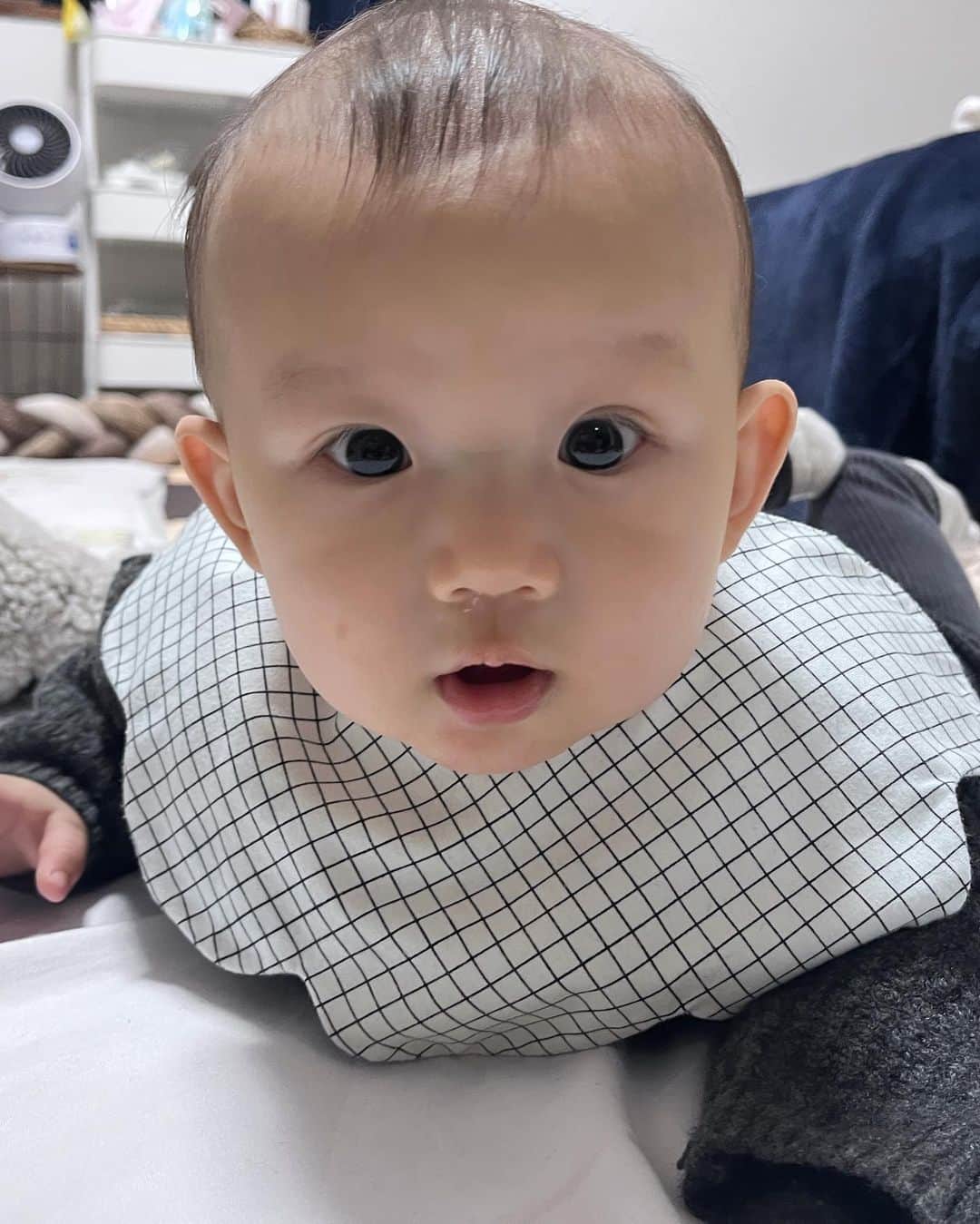 金澤葵さんのインスタグラム写真 - (金澤葵Instagram)「. Happy half birthday🪽Haru.  あっという間に6ヶ月♡ こんなにも大きく元気に成長してくれました  お座りも上手に出来るようになって ハイハイももうすぐかな？  歯も生えてきました！  乳腺炎にも何度もなって大変だったし 慣れない家事、初めての育児だったけど  育児を一緒に頑張ってくれる 仕事行く前に朝ごはん作ってくれる 休みの日は3人で過ごしてくれる旦那さんには感謝です✨  これからも3人で頑張ろうねっ」11月19日 21時24分 - aoi_kanazawa