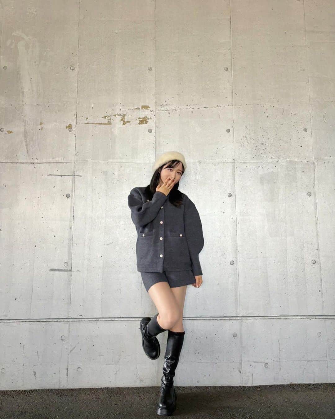 小栗有以さんのインスタグラム写真 - (小栗有以Instagram)「ロングブーツの時期だね~☺︎ 早めのモコモコベレー🐏🍃  #握手会 #秋コーデ#ロングブーツ #セットアップ#ベレー帽 #dazzlin」11月19日 21時25分 - yuioguri_1226