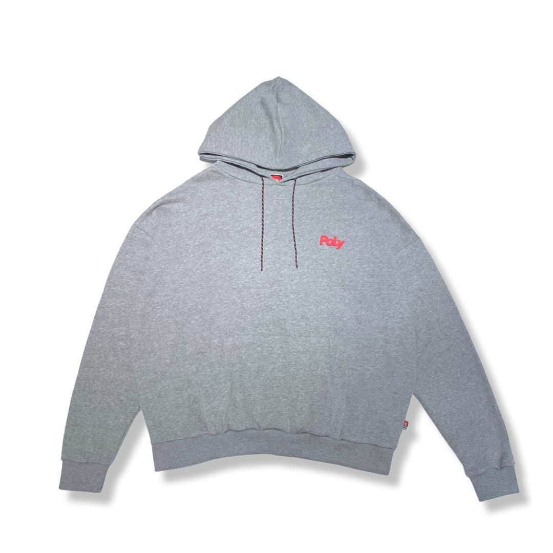 POLYのインスタグラム：「【POLY LOGO FOAMING HOODIE】  POLYのロゴを大きくあしらった定番パーカーが新登場！ フロント、バック共に、ぷっくりする発泡加工でプリントを施しました。 またフーディの紐部分はカラフルなシューレースを通し、唯一無二なアイテムに🪢  メンズレディース共にざっくり来て頂きやすいサイズ感に仕上げています。 ぜひPOP UPでご試着ください✴︎」