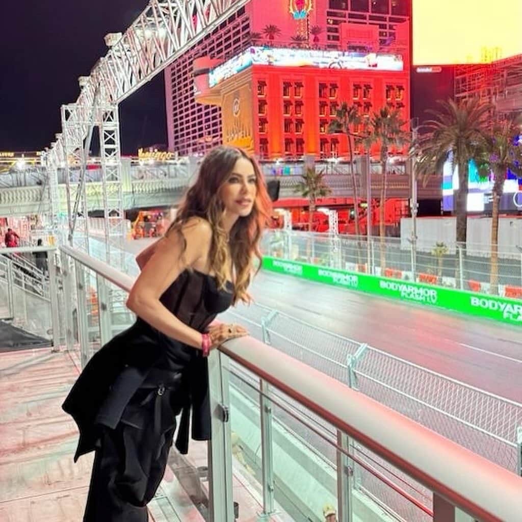 ソフィア・ベルガラのインスタグラム：「Vegas F1🏎️🏎️」