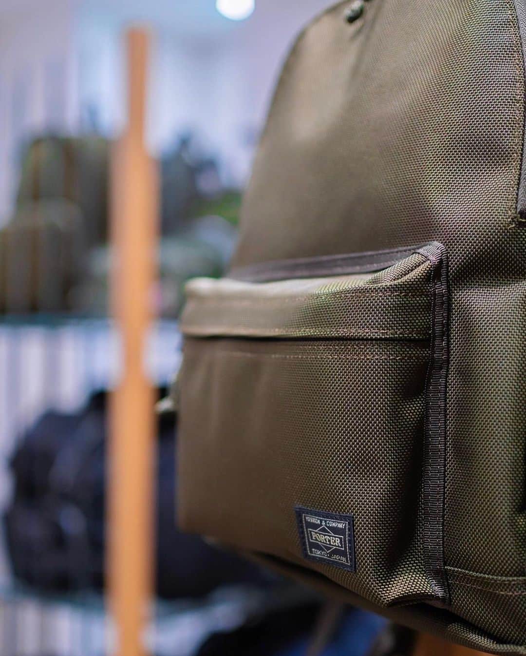 PORTER STANDさんのインスタグラム写真 - (PORTER STANDInstagram)「オン・オフ問わずあらゆるシーンで使用できるシンプルなデザインと、デイリーユースとしての機能を充実させたミリタリーテイストのデイパックシリーズ「EXPLORER」 ⁡ ユニセックスで使えるシンプルなデザインと機能的なポケットを多数備えた仕様で、シーンを問わず使えます。荷物の量や好みに合わせて選べる3サイズ展開です。 ⁡ ぜひ、店頭にてご覧ください。 ⁡ EXPLORER DAYPACK(S) ¥40,700(tax included) ⁡ DAYPACK(L) ¥49,500(tax included) ⁡ ※各店の営業時間はプロフィールのURLからご覧いただけます。 ※店舗によって取扱アイテムが異なる場合がございます。詳細につきましてはお近くの店舗にお問い合わせください。 ⁡ #porter #porterstand #shinjuku #shinagawa #kyoto #吉田カバン #ポーター #ポータースタンド」11月19日 12時43分 - porter_stand