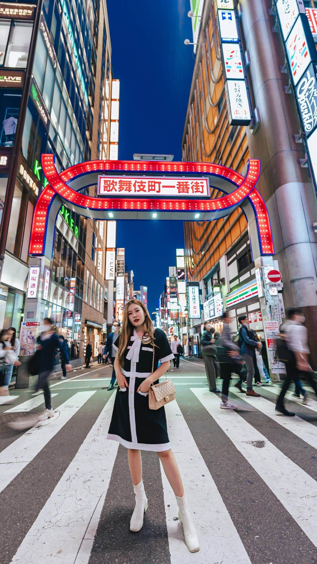 Stella Leeのインスタグラム：「THE ONLY MAP THAT YOU WILL EVER NEED 🔥🔥🔥 I wish someone would have done this before so I don’t have to spend hours or days to find a certain spot for pictures!   I am often asked “Stella, where did you take that picture?”  And I said “Oh it’s near Tokyo Tower”  “But, where exactly it is..?? I was walking around for hours and I couldn’t find it!”  So yes, I am revealing the EXACT MAPS LOCATION on this guide 🔥 SAVE your time and SAVE your legs!! You know how Tokyo is like my second home and I explore it more than Jakarta, so I have all the popular and hidden locations for pictures by heart 🗼  Presenting to you 100 TOKYO SPOTS (But in fact, more 🫣) available on www.stellartravelguide.com If you’re coming to Tokyo or anyone you know, it is a MUST BUY!! And pssstttt… I also have a special section for Sakura Spots! So you can plan accordingly for next spring 😆 And it is a LIFETIME ACCESS 🥂💋  I hope this guide would be useful to anyone, as much as I am proud to make this 🇯🇵🇯🇵🇯🇵」