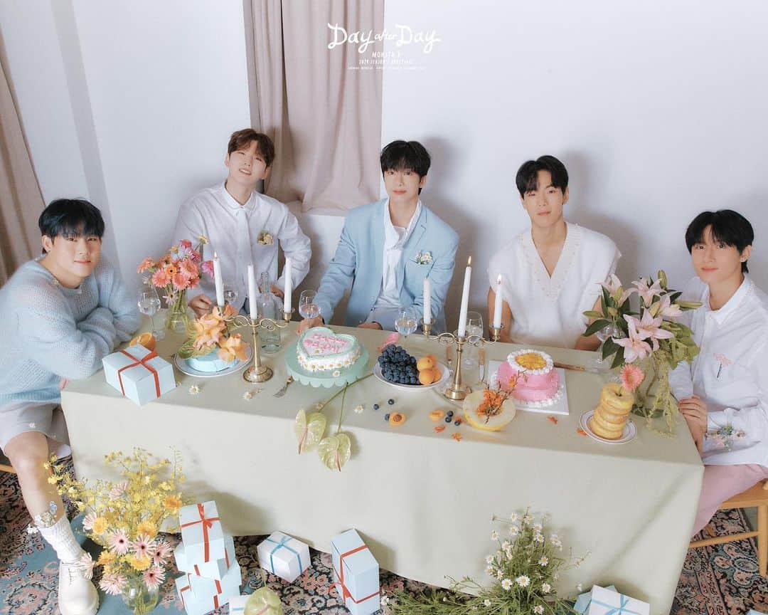 Monsta Xのインスタグラム：「📸 2024 MONSTA X SEASON'S GREETINGS 𝑫𝒂𝒚 𝒂𝒇𝒕𝒆𝒓 𝑫𝒂𝒚 ☀🌟  CONCEPT PHOTO  #몬스타엑스 #MONSTAX  🗓 예약 판매 오픈 231120 4PM - (KST)  #MONSTA_X  #2024시즌그리팅 #DayafterDay」