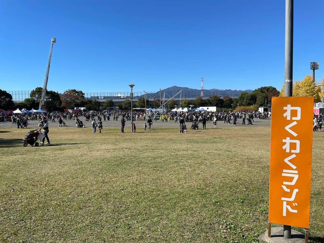 海老名市さんのインスタグラム写真 - (海老名市Instagram)「「えびな市民まつり2023」開催しています！   「わくわくランド（多目的広場）」のステージでは、17団体がダンスや武術などを披露！ 特殊車両を展示しているほか、はしご車の乗車体験（抽選）や、ヨーロッパ発のバンジートランポリン（小学生以下１回500円、中学生以上１回1,000円）ができます！ ぜひお越しください！     #好きです海老名 #住みたい住み続けたいまち海老名 #海老名 #神奈川 #ebina #えびな市民まつり #市民 #まつり #祭り #秋 #わくわくランド #多目的広場 #ダンス #バンジートランポリン #はしご車 #乗車体験 #特殊車両」11月19日 12時45分 - ebina_official