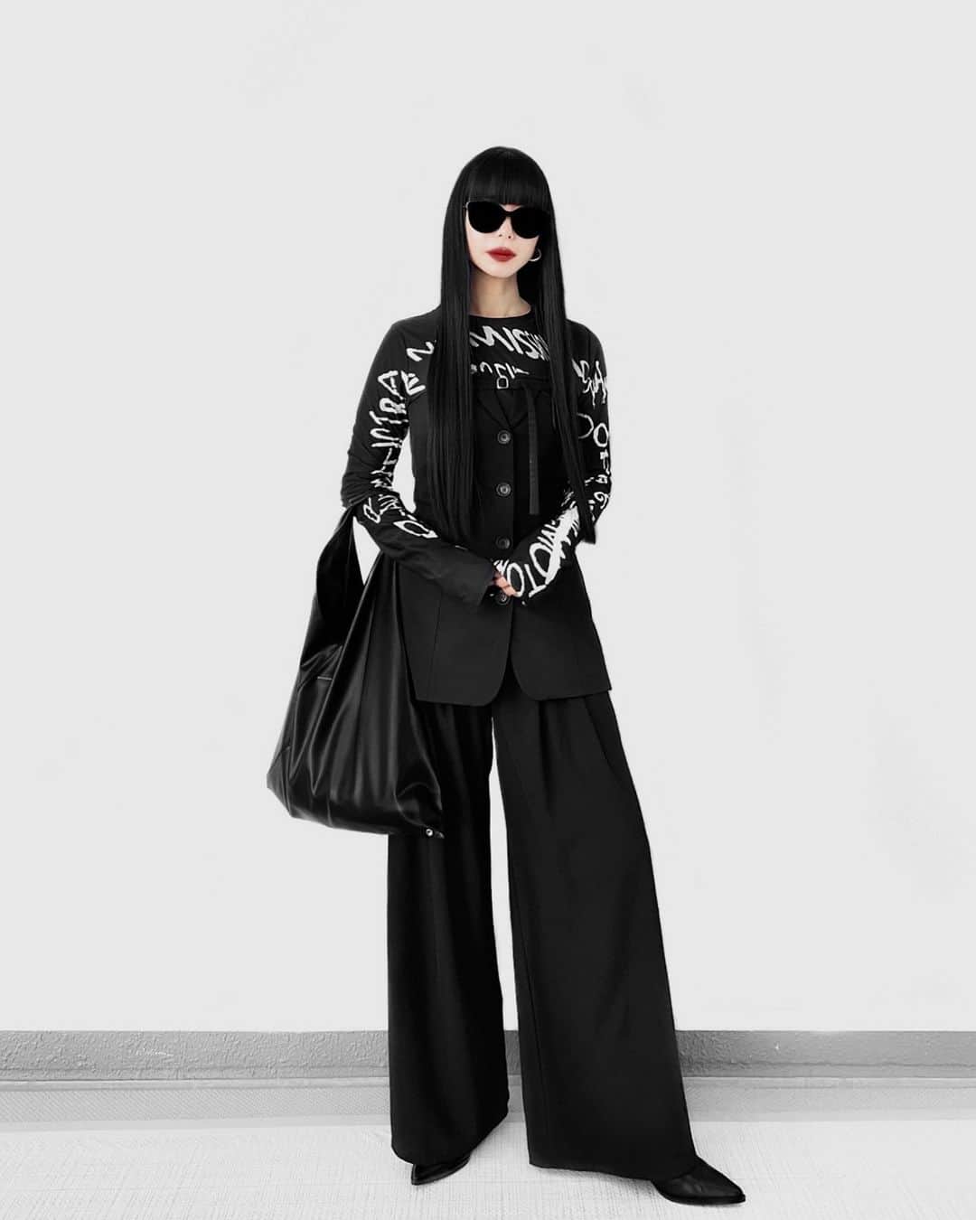 lve_xxxxのインスタグラム：「. . 𝗠𝗔𝗜𝗦𝗢𝗡 𝗦𝗣𝗘𝗖𝗜𝗔𝗟 × 𝐙𝐀𝐑𝐀 今日のBAG以外。  コラボのビスチェやっと着れた♡ (買ったの忘れてはないよ？小声  ビスチェ系はコーデにプラスすだけで、 お洒落見え👀するから重宝する✌️  こーゆー格好が一番すき。 初見では、怖がられるけどな🤣爆笑  羽織りは置いてきた。←  汗かき野郎すぐ汗かくから… 絶対に汗かきたくので寒い位が丁度いい  でも風邪すぐひく🤧(やめとけ) (少し夜心配です←  #wear更新  .」