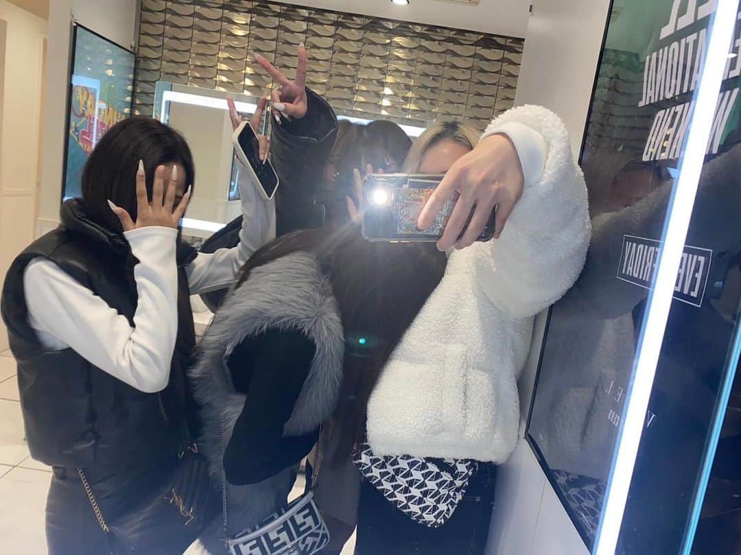 のインスタグラム：「👭🤍  #AI加工#l4l #l4f#fff#ffff #fyp#instagram #instalike #03 ##hinachichi09#923#飲みべ高い人集合#飲みべ高い人繋がりたい#_cookhina_ #いいね返し」