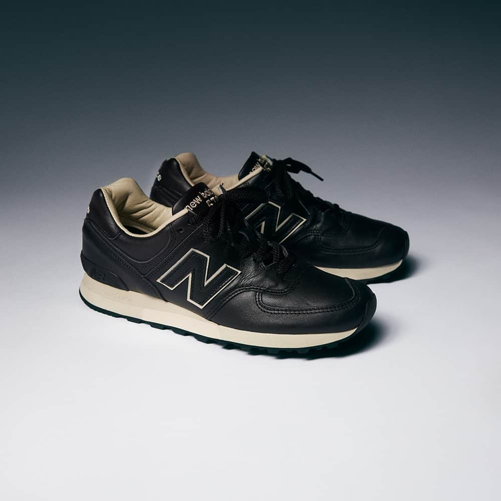 ABC-MART Grand Stageさんのインスタグラム写真 - (ABC-MART Grand StageInstagram)「・ ＜11/24　Release＞   NEW BALANCE OU576LKK BLACK(LKK) ￥37,400  1988年のオリジナル誕生から35周年を迎えたニューバランスを代表する「Made in U.K. 576」から上質なスムースレザーを採用し、本来の持ち味を研ぎ澄ましたプレミアムモデルが登場。当時オフロード用のランニングシューズとして開発され、安定性の高い「SL-2」ラストを採用し、前足部の丸みのあるフォルムに特徴を持つハイスペックモデルは、今もその機能を継承し足元に卓越したフィット感を提供する。  *店舗によって取り扱いサイズが異なる場合が御座います。  販売店舗 ABC-MART GRAND STAGE ONLINE STORE ABC-MART GRAND STAGE 仙台店 ABC-MART GRAND STAGE GINZA ABC-MART GRAND STAGE 渋谷店 ABC-MART GRAND STAGE HARAJUKU ABC-MART GRAND STAGE 大阪店 ABC-MART GRAND STAGE 福岡西通り店   #abcmart #abcマート #abcgs #nb #newbalance #ニューバランス #OU576LKK #OU576 #newbalance_lifestyle」11月19日 13時00分 - abcmart_grandstage