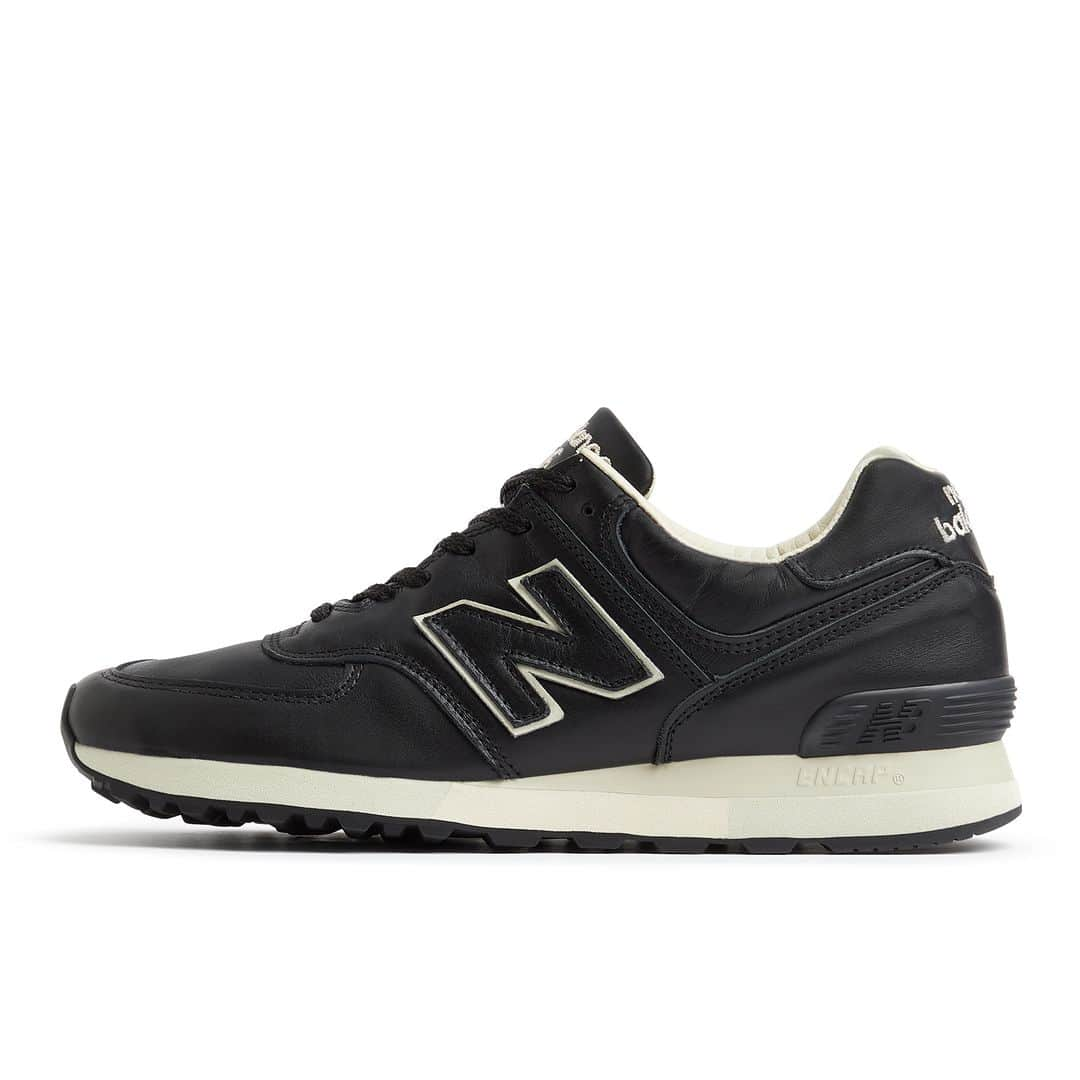 ABC-MART Grand Stageさんのインスタグラム写真 - (ABC-MART Grand StageInstagram)「・ ＜11/24　Release＞   NEW BALANCE OU576LKK BLACK(LKK) ￥37,400  1988年のオリジナル誕生から35周年を迎えたニューバランスを代表する「Made in U.K. 576」から上質なスムースレザーを採用し、本来の持ち味を研ぎ澄ましたプレミアムモデルが登場。当時オフロード用のランニングシューズとして開発され、安定性の高い「SL-2」ラストを採用し、前足部の丸みのあるフォルムに特徴を持つハイスペックモデルは、今もその機能を継承し足元に卓越したフィット感を提供する。  *店舗によって取り扱いサイズが異なる場合が御座います。  販売店舗 ABC-MART GRAND STAGE ONLINE STORE ABC-MART GRAND STAGE 仙台店 ABC-MART GRAND STAGE GINZA ABC-MART GRAND STAGE 渋谷店 ABC-MART GRAND STAGE HARAJUKU ABC-MART GRAND STAGE 大阪店 ABC-MART GRAND STAGE 福岡西通り店   #abcmart #abcマート #abcgs #nb #newbalance #ニューバランス #OU576LKK #OU576 #newbalance_lifestyle」11月19日 13時00分 - abcmart_grandstage