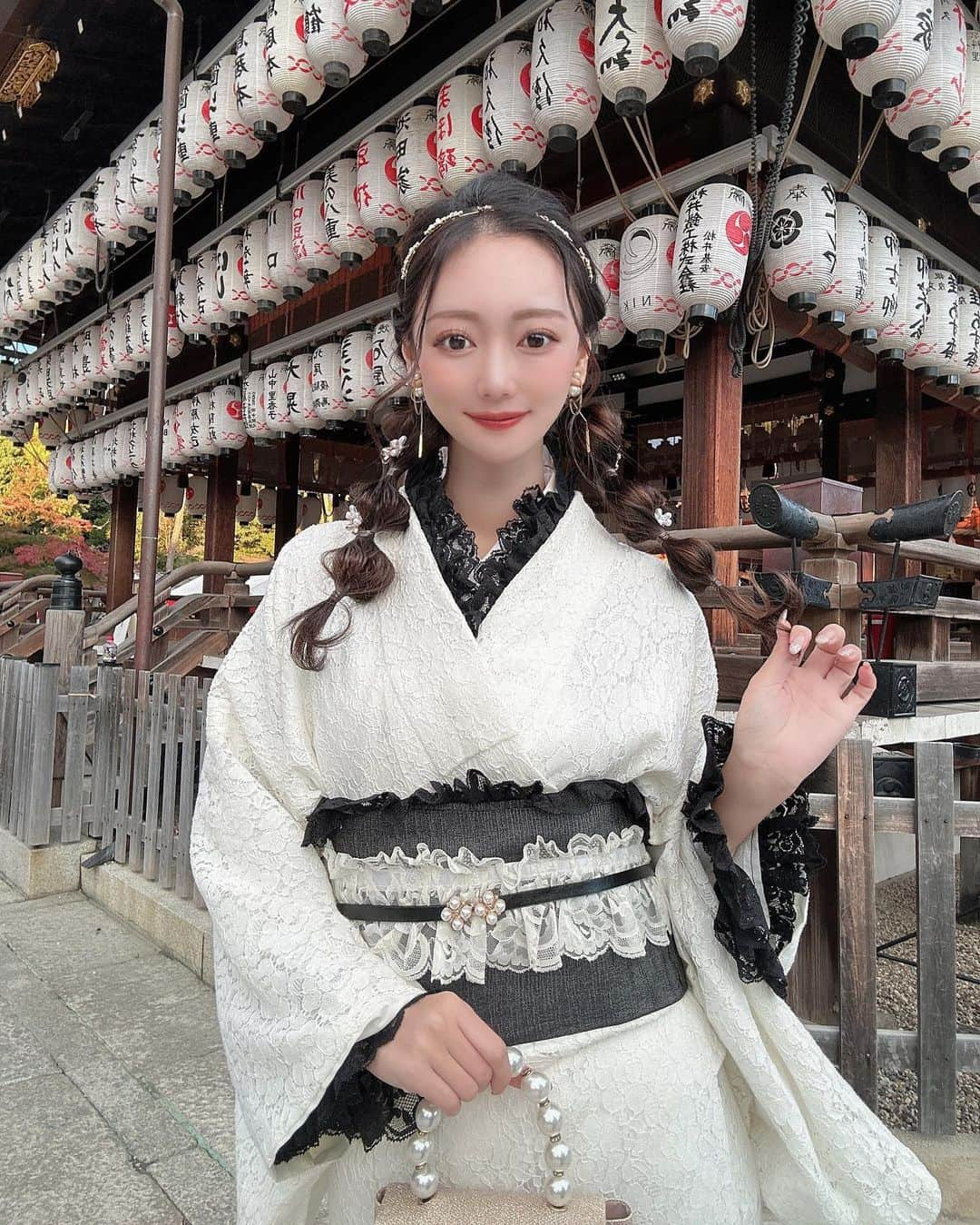 yuukachiのインスタグラム：「毎年恒例✨️着物京都ぶらり旅👘🍁  #着物#着物レンタル#着物ヘア#着物女子  #京都紅葉#京都観光#京都カフェ#八坂神社 #レース着物#着物レンタル京都#紅葉#京都旅行」