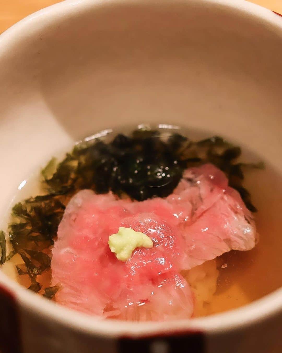 宮本笑里さんのインスタグラム写真 - (宮本笑里Instagram)「チョコと、パンと、お肉。な投稿。  美しいパフェ。カカオニブとヌガーのカリカリ食感、 濃厚チョコレート&ライチの相性も素晴らしい。 板チョコはガーナを選びました。 @nelcraftchocolatetokyo    期間限定だった カボチャデニッシュと、レカーさまの マスカルポーネ系、大好きで毎回気になってしまうのです。 @laekker_daikanyama   お肉の真髄に触れるひとときの、ご褒美。 全てが絶品で忘れられない味を表現出来るって…凄い。 最強、最高です。 @hideki_komiyama   #tokyo #japan」11月19日 13時03分 - emirimiyamoto