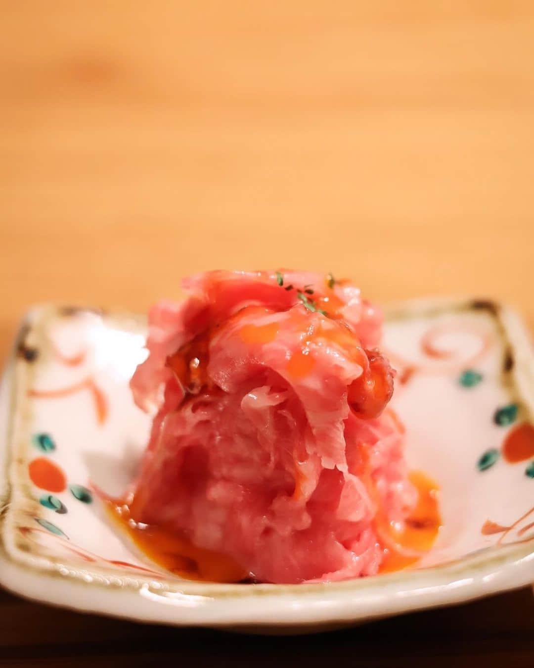 宮本笑里さんのインスタグラム写真 - (宮本笑里Instagram)「チョコと、パンと、お肉。な投稿。  美しいパフェ。カカオニブとヌガーのカリカリ食感、 濃厚チョコレート&ライチの相性も素晴らしい。 板チョコはガーナを選びました。 @nelcraftchocolatetokyo    期間限定だった カボチャデニッシュと、レカーさまの マスカルポーネ系、大好きで毎回気になってしまうのです。 @laekker_daikanyama   お肉の真髄に触れるひとときの、ご褒美。 全てが絶品で忘れられない味を表現出来るって…凄い。 最強、最高です。 @hideki_komiyama   #tokyo #japan」11月19日 13時03分 - emirimiyamoto