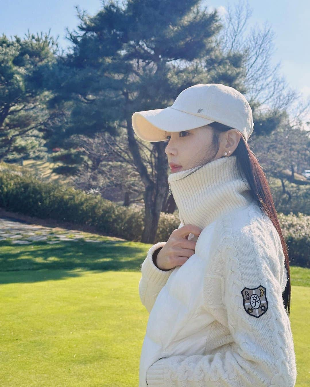 ナム・ギュリさんのインスタグラム写真 - (ナム・ギュリInstagram)「필드 전 연습스윙 ⛳️🏌️‍♀️   🧤🧣⭐️이정도 추위쯤이야 😎」11月19日 13時04分 - nam_gyuri