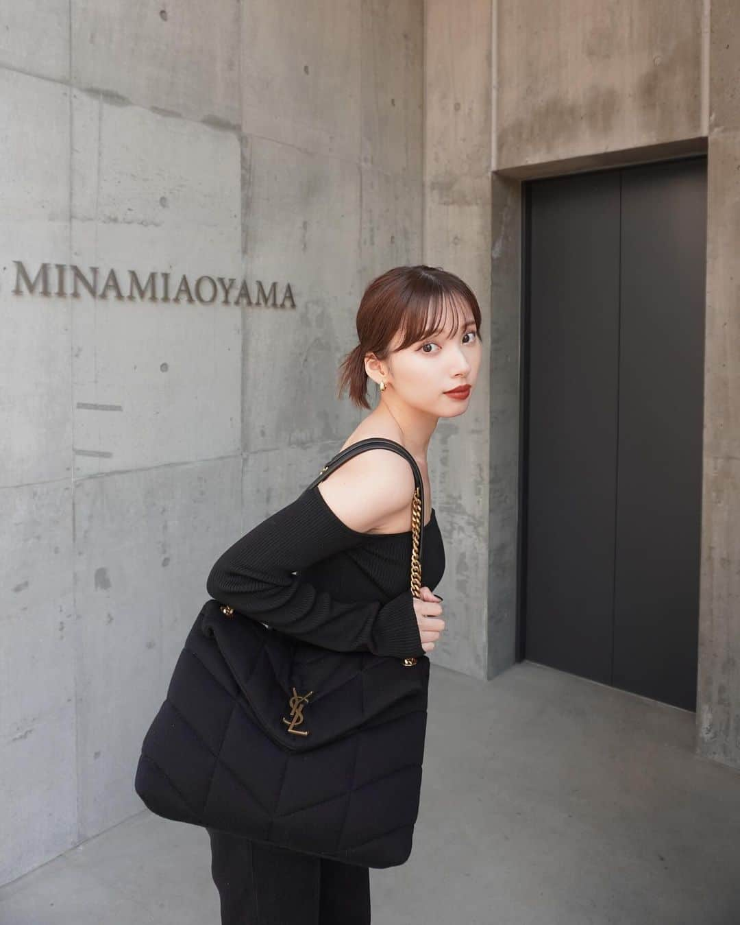 谷川菜奈さんのインスタグラム写真 - (谷川菜奈Instagram)「what's in my bag? バッグの中身、YouTubeアップされました〜🤍✨ 中身多めです！笑　ぜひみてねっ☺️」11月19日 13時06分 - pechi.130