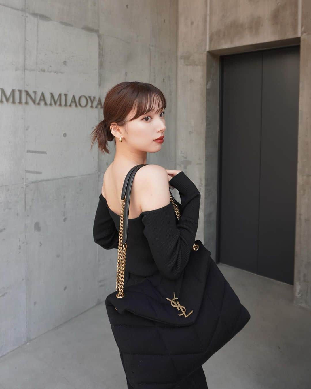 谷川菜奈さんのインスタグラム写真 - (谷川菜奈Instagram)「what's in my bag? バッグの中身、YouTubeアップされました〜🤍✨ 中身多めです！笑　ぜひみてねっ☺️」11月19日 13時06分 - pechi.130