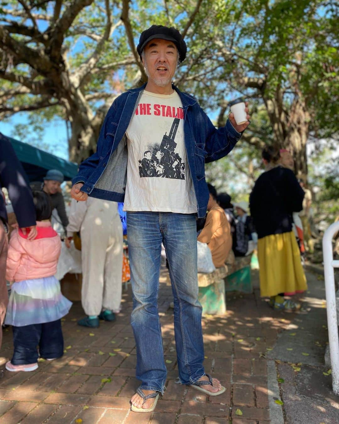 タテタカコのインスタグラム：「昨日は羊歯明神さんTシャツ、 今日はスターリン Tシャツ❗️の 平井さん✨」