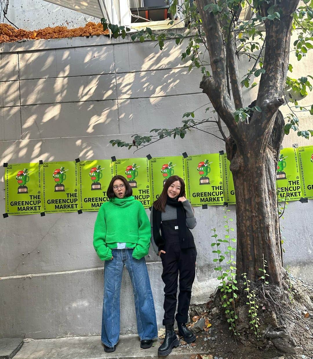 ソン・ダムビのインスタグラム：「플리마켓 2일째🤘🏻🤘🏻 마지막 날이에요 오늘은 날이 풀렸어요❤️🤞🏻🤞🏻」