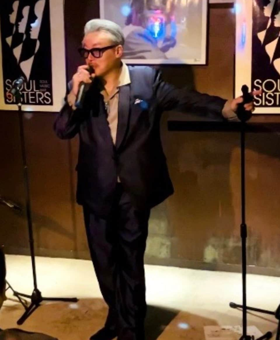 田代まさしのインスタグラム：「先日、憧れのSOUL BAR「SOUL SISTER」でSOULなライブを行う事ができました。 オーナーの岩崎さんから「今まででも最高なライブだった」とお褒めの言葉を頂きました。 クールスのリーダー秀光の兄貴も観に来てくれて、さらに盛り上がり！ 会場から溢れ出たお客さん達も、まるでSOULなワンダーランドと化したゴキゲンなライブを堪能できた一夜でした。  #soulsisters #marcy&mygirls #和代 #香 #soul #cools #佐藤秀光 #田代まさし #マーシー」