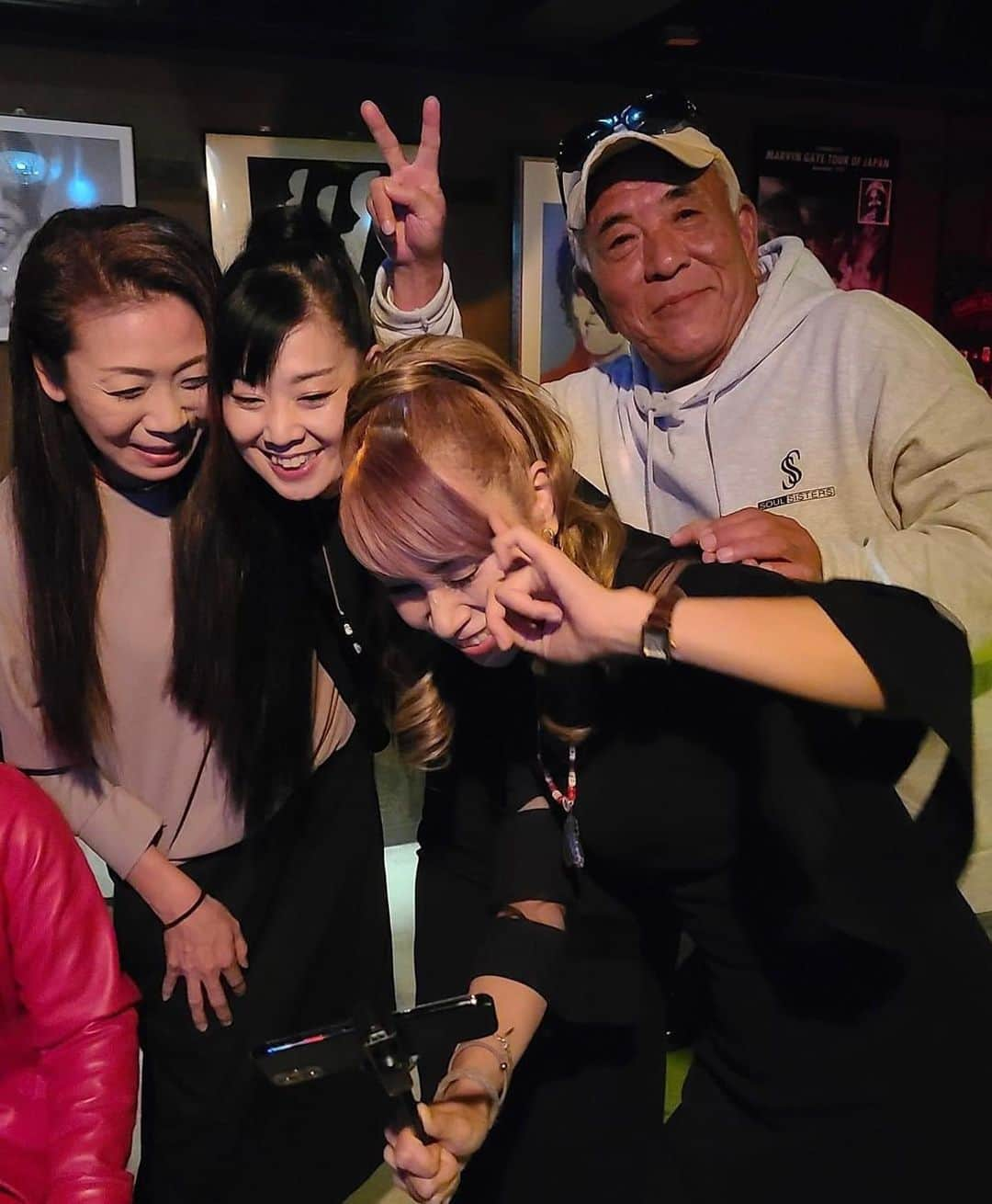 田代まさしさんのインスタグラム写真 - (田代まさしInstagram)「先日、憧れのSOUL BAR「SOUL SISTER」でSOULなライブを行う事ができました。 オーナーの岩崎さんから「今まででも最高なライブだった」とお褒めの言葉を頂きました。 クールスのリーダー秀光の兄貴も観に来てくれて、さらに盛り上がり！ 会場から溢れ出たお客さん達も、まるでSOULなワンダーランドと化したゴキゲンなライブを堪能できた一夜でした。  #soulsisters #marcy&mygirls #和代 #香 #soul #cools #佐藤秀光 #田代まさし #マーシー」11月19日 13時12分 - marcys.official