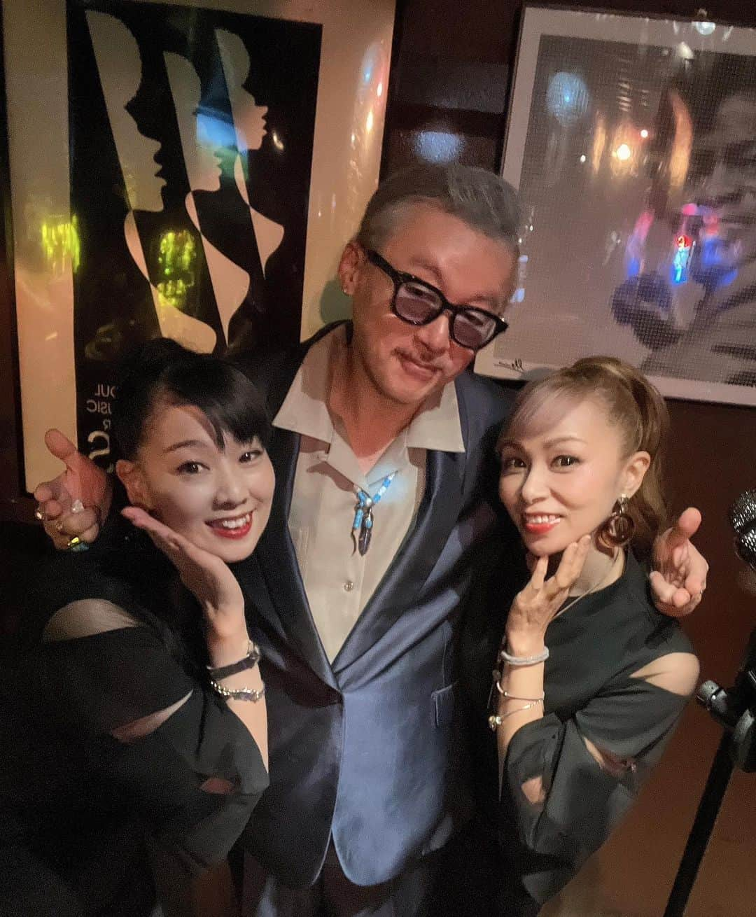 田代まさしさんのインスタグラム写真 - (田代まさしInstagram)「先日、憧れのSOUL BAR「SOUL SISTER」でSOULなライブを行う事ができました。 オーナーの岩崎さんから「今まででも最高なライブだった」とお褒めの言葉を頂きました。 クールスのリーダー秀光の兄貴も観に来てくれて、さらに盛り上がり！ 会場から溢れ出たお客さん達も、まるでSOULなワンダーランドと化したゴキゲンなライブを堪能できた一夜でした。  #soulsisters #marcy&mygirls #和代 #香 #soul #cools #佐藤秀光 #田代まさし #マーシー」11月19日 13時12分 - marcys.official