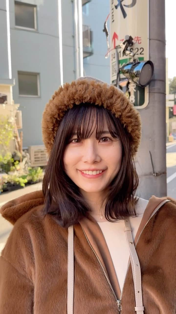 有村藍里のインスタグラム：「今年の冬の帽子選び。」