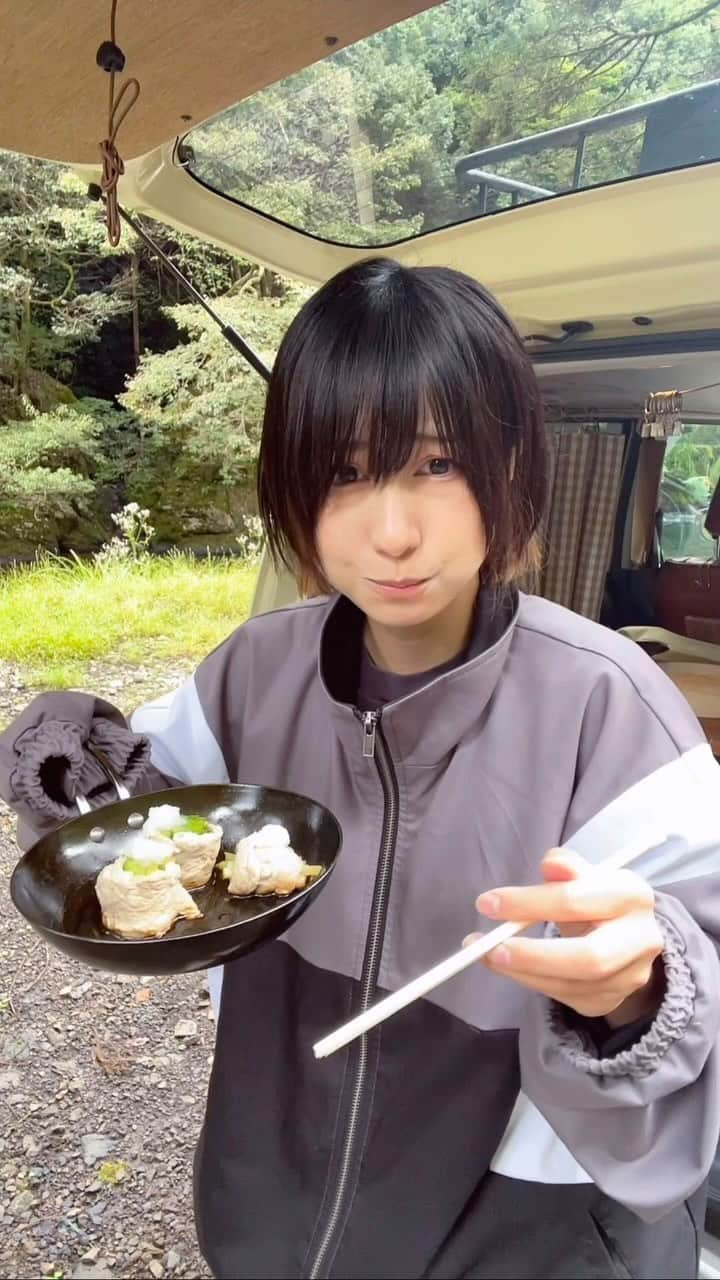 hinata_outdoorのインスタグラム：「@puchi_camp さんの投稿🏕️  ネギ豚巻きを発見👀✨  ネギの程よいシャキシャキ感と さっぱりのポン酢が豚バラ肉によく合いますね🤤✨  是非真似してみてください❗️  ************** #hinataoutdoor を付けて アウトドアシーンをアップしてください🏕️ 素敵な投稿はリポストさせていただきます!  〜hinataの別アカウント〜 ・こだわりのキャンプギア🔦  @hinatastore_official ・キャンプ場紹介・予約⛺ @hinata_spot ・そとごはんのアイディア🍳  @hinatakitchen   **************  #豚巻き#キャンプ料理#キャンプごはん#アウトドア料理#キャンプめし#campcooking#outdoorcooking#おつまみレシピ#キャンプ飯#outdoorkitchen#アウトドア飯#キャンメシ#キャンプ飯レシピ#キャンプ飯#campkitchen#ソトレシピ#そとごはん#簡単レシピ」