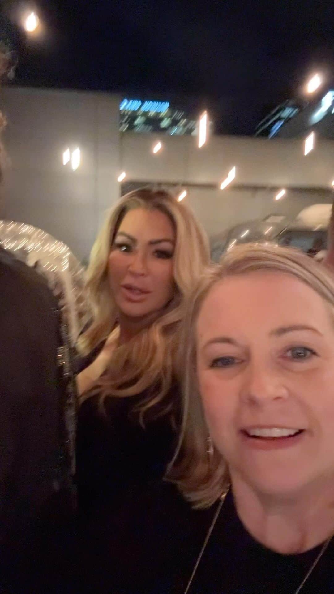 メリッサ・ジョーン・ハートのインスタグラム：「Watch to see if we succeeded! Happy 40th to my girl @karlyk5 and @iamckirkpatrick for throwing a wonderful surprise party and of course @johnnydamon and @michelle_damon for being in town for the fun!」