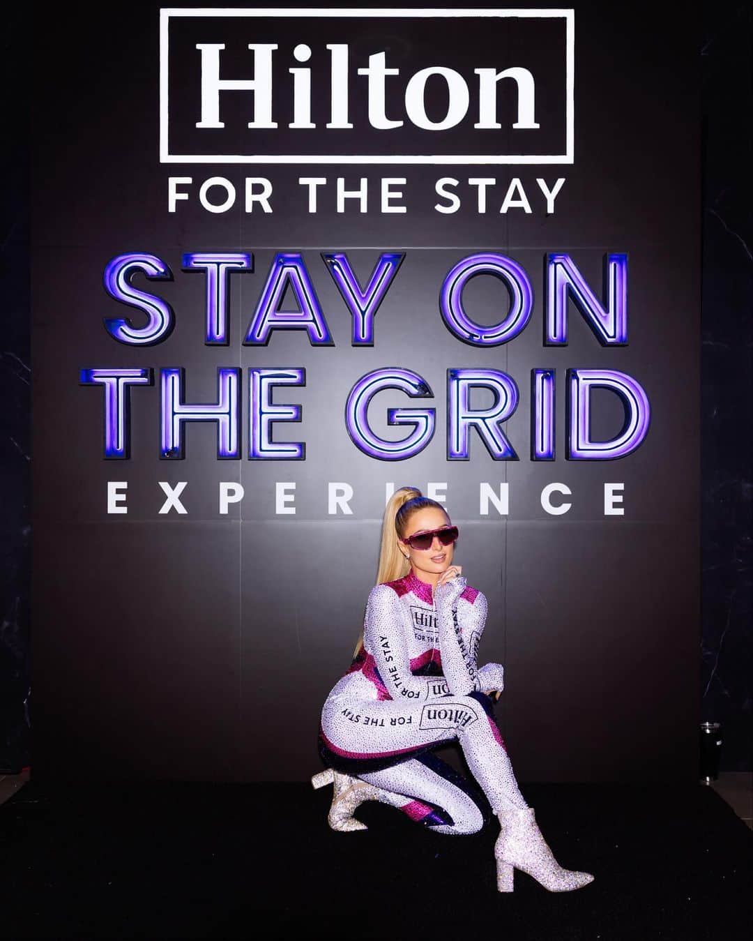 パリス・ヒルトンさんのインスタグラム写真 - (パリス・ヒルトンInstagram)「Everyone, start your engines @F1 🔥👱🏼‍♀️🏎️ @Hilton #HiltonForTheStay #ParisForTheSlay #LasVegas」11月19日 13時26分 - parishilton