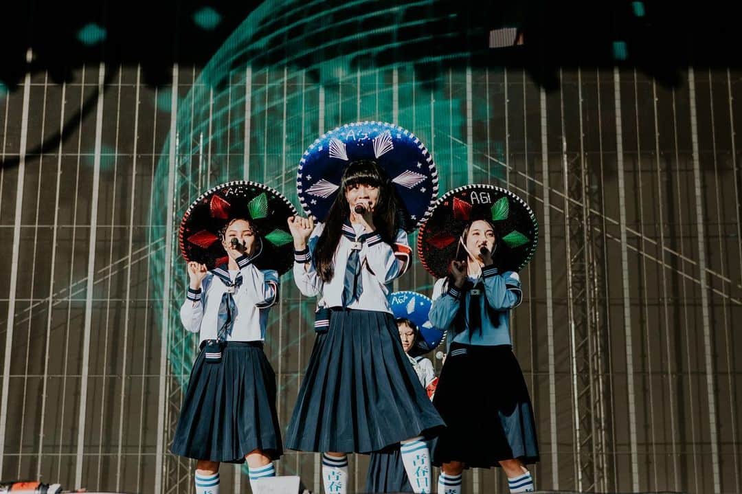 新しい学校のリーダーズさんのインスタグラム写真 - (新しい学校のリーダーズInstagram)「Hola! #CoronaCapital23 🇲🇽 Gracias México!! Queremos volver a cantar con todos 🎵 !¡Quiero venir a México de nuevo! ✨✨  #THESEISHUNTOUR2023 🔵   photo @simplyyvan」11月19日 13時36分 - japan_leaders