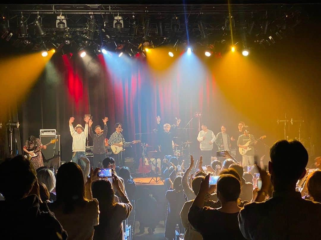 キンモクセイさんのインスタグラム写真 - (キンモクセイInstagram)「2023.11.18 GOOD BYE APRIL 2MAN TOUR  🎙️What a Harmony Vol.3🎙️ @ SHIBUYA PLEASURE PLEASURE  素晴らしいハーモニーに満ち溢れた夜でした✨またいつかご一緒出来る日を楽しみにしております！  #キンモクセイ #goodbyeapril  #こんなもんで終わりだと思ったら大まちGuys」11月19日 13時34分 - kinmoku_official