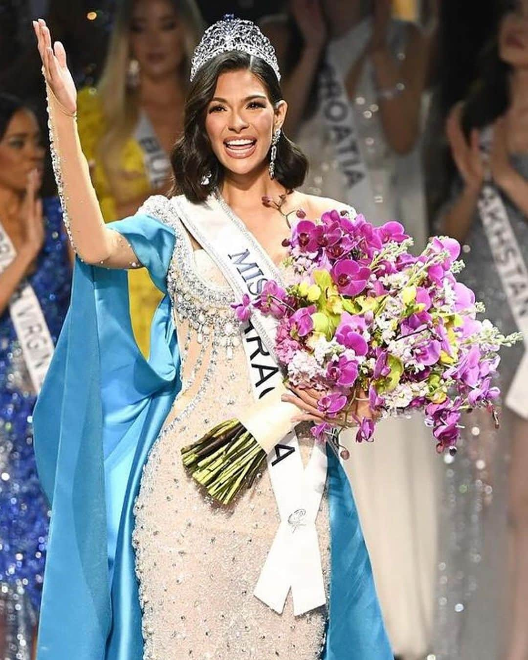 Rodner Figueroaさんのインスタグラム写真 - (Rodner FigueroaInstagram)「Felicidades a Miss Nicaragua 👑🇳🇮@sheynnispalacios_of por conseguir la primera corona de @missuniverse para su país!!! Su palpable carisma y genuina humildad sumado a su imponente figura y exótica belleza aunado a su capacidad inteligente le mereció el triunfo hablando en su idioma natal y en Centroamérica!!! Enhorabuena para todos mis amigos nicaragüenses!!! #missuniverse #missuniverso #sheynnispalacios #missnicaragua」11月19日 13時38分 - rodnerfigueroa